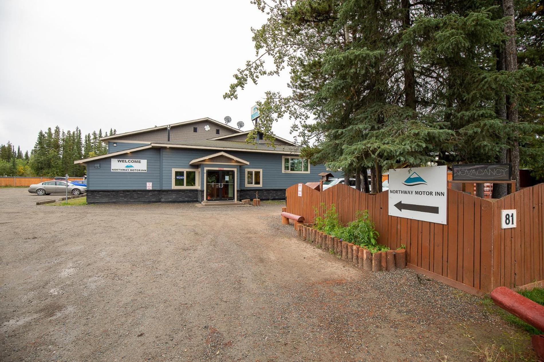 Northway Motor Inn Dease Lake Exterior photo